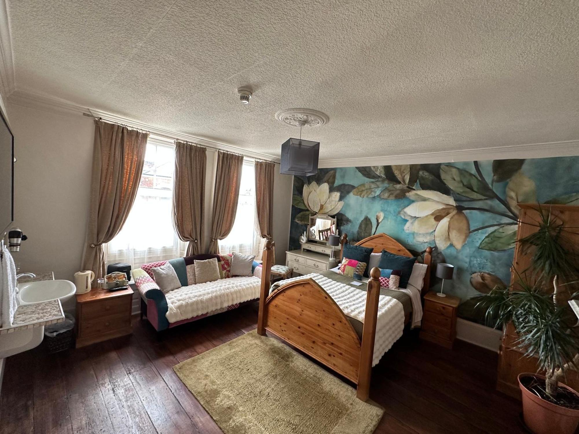 The Mansion House Hotel Холбийч Екстериор снимка